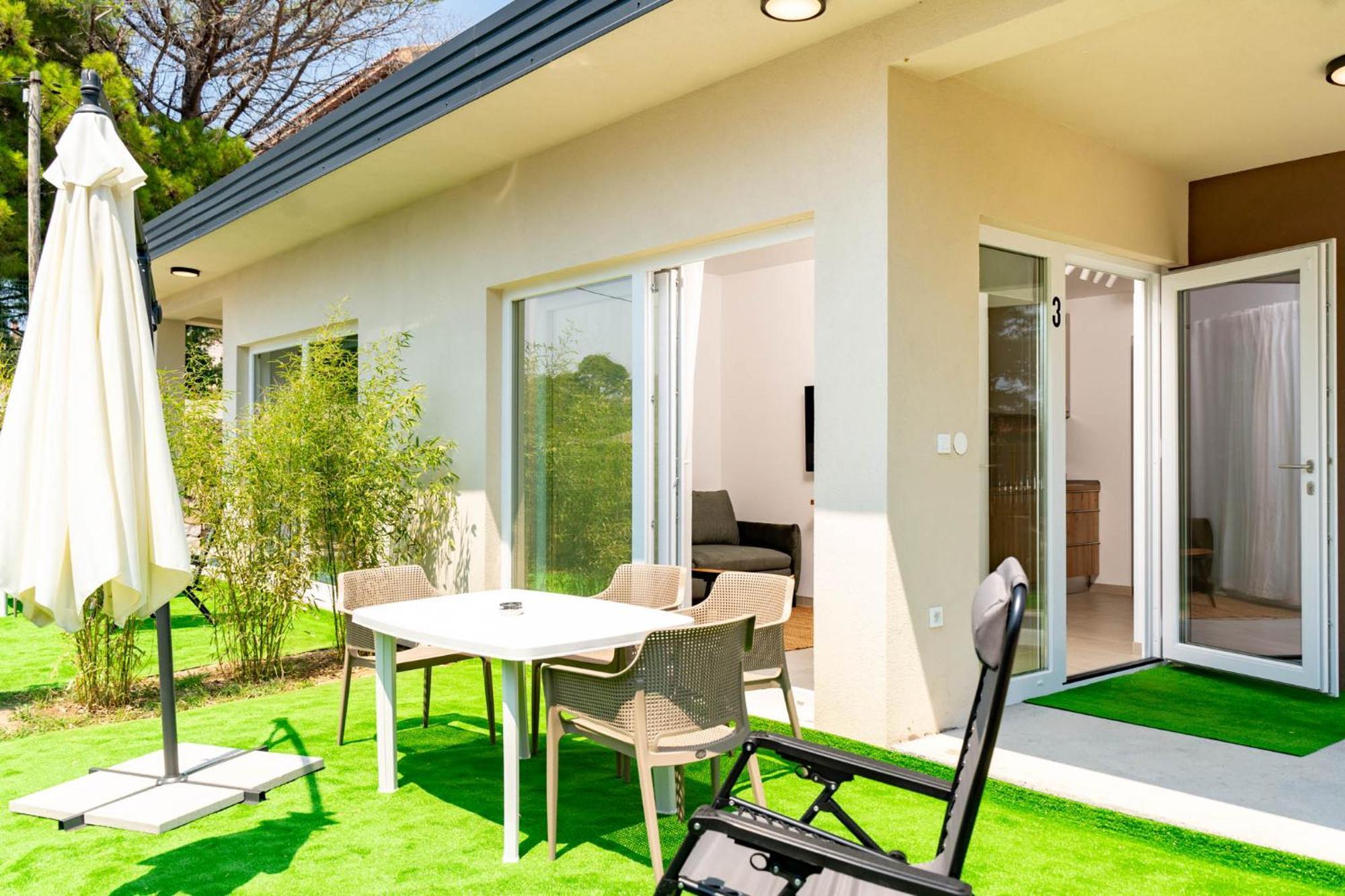 Arti Holiday Homes Banjol 객실 사진