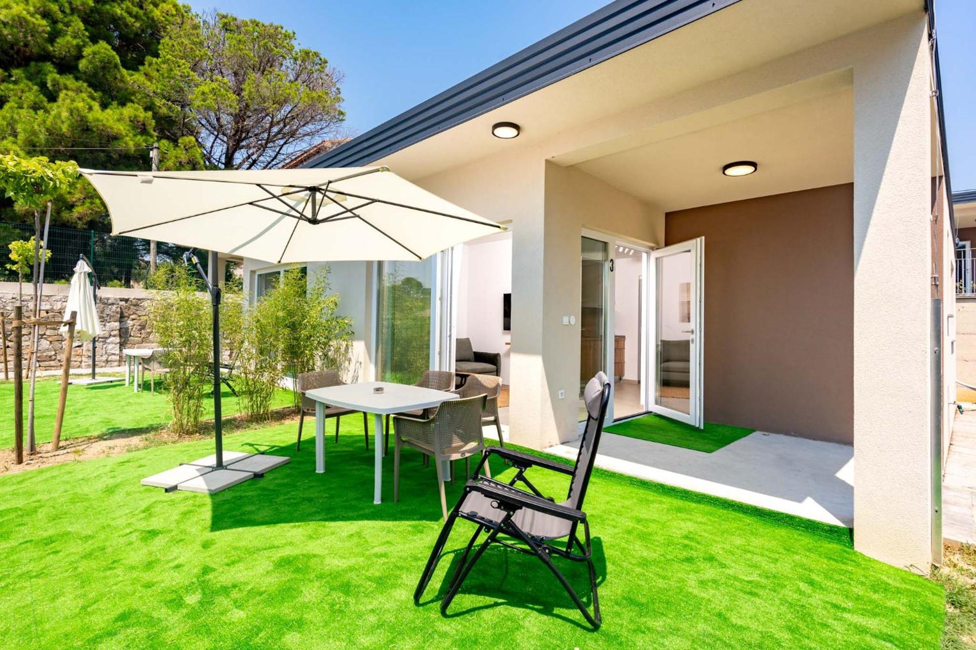 Arti Holiday Homes Banjol 객실 사진