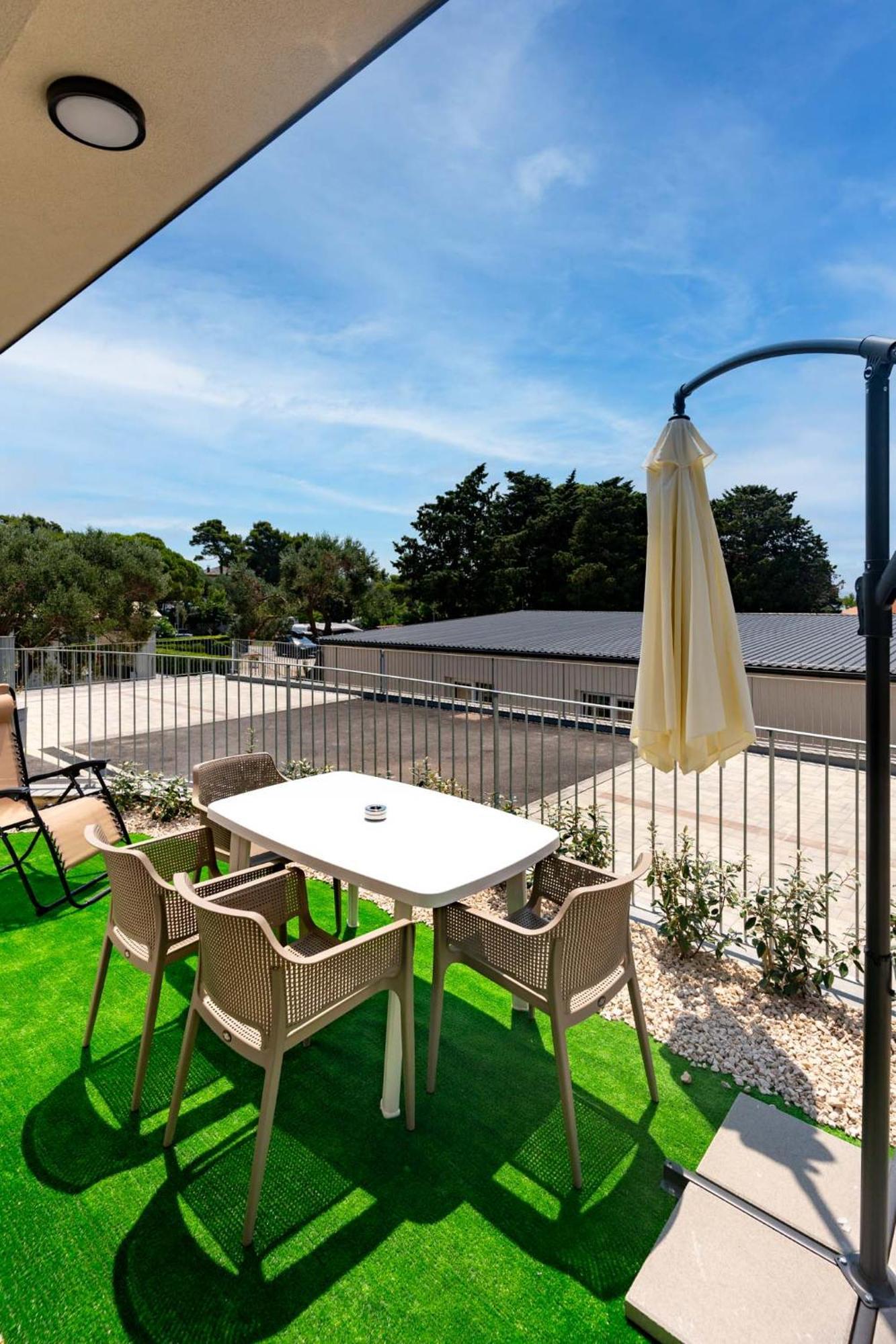 Arti Holiday Homes Banjol 객실 사진